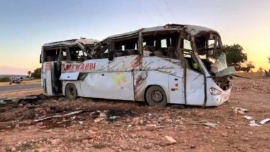 حادثة سير مروعة بتمنار..8 قتلى و20 مصابًا جراء اصطدام حافلة للمسافرين بسيارة (صور)