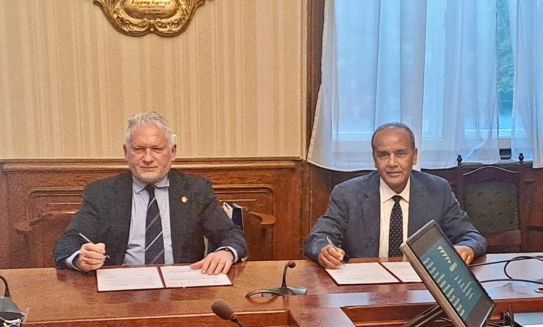 من هنغاربا.. رئيس جامعة سطات يبرم اتفاقية شراكة مع جامعة بودابست