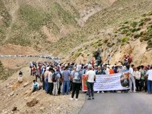 مسيرة سلمية غير مسبوقة لرجال أيت بوكماز تفجر صرخة "المغرب العميق"(صور) 3 مسيرة رجال أيت بوكماز تفجر صرخة "المغرب العميق"